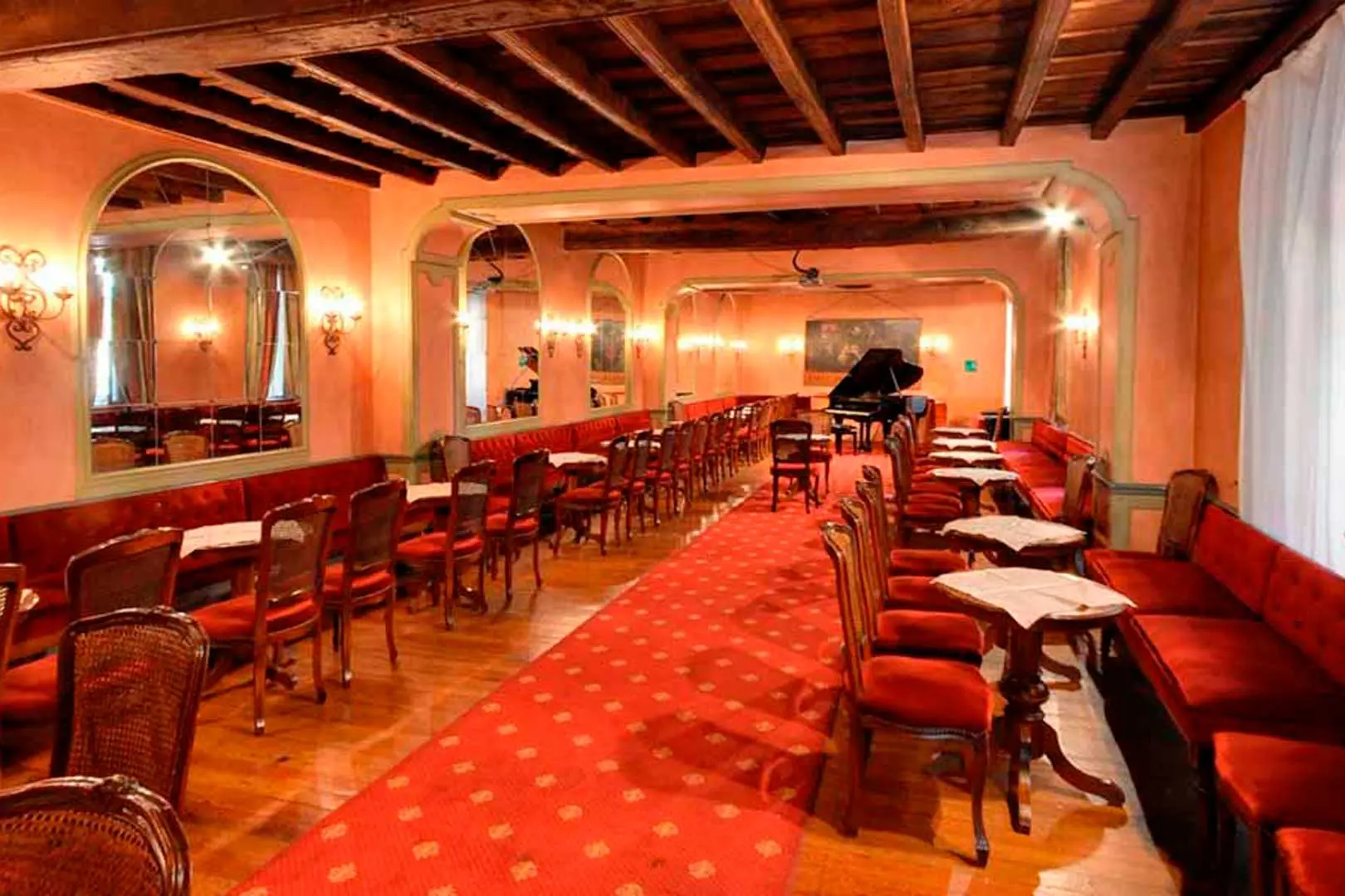 Fiorio Torino: una storia di passione e tradizione - Che si dice al Fiorio fiorio torino - Che si dice al Fiorio