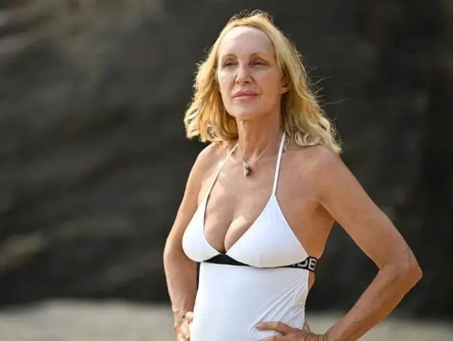 Fiore Argento: Una naufraga controversa all'Isola dei Famosi - Chi è Fiore Argento Isola dei Famosi fiore argento - Chi è Fiore Argento Isola dei Famosi