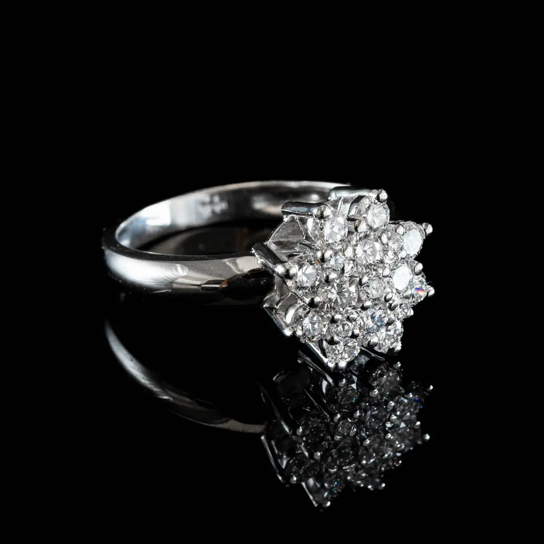 Anello Fiore: Il gioiello perfetto per ogni occasione - Come capire se un anello è buono anello fiore - Come capire se un anello è buono