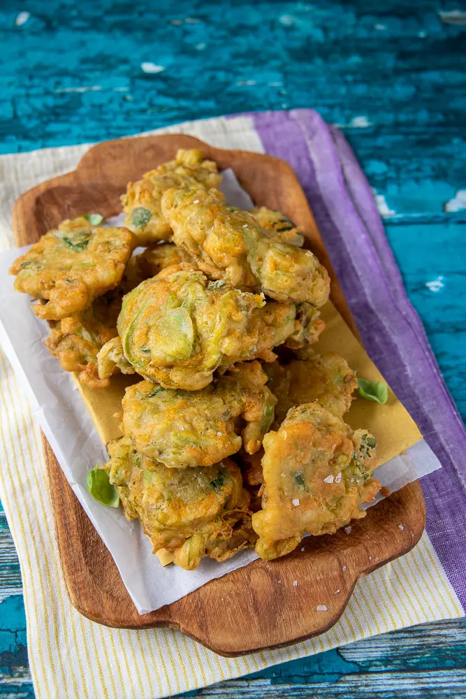 Frittelle di fiori di zucca ricetta della nonna - Come cucinare i fiori di zucca pastellati congelati frittelle di fiori di zucca ricetta della nonna - Come cucinare i fiori di zucca pastellati congelati