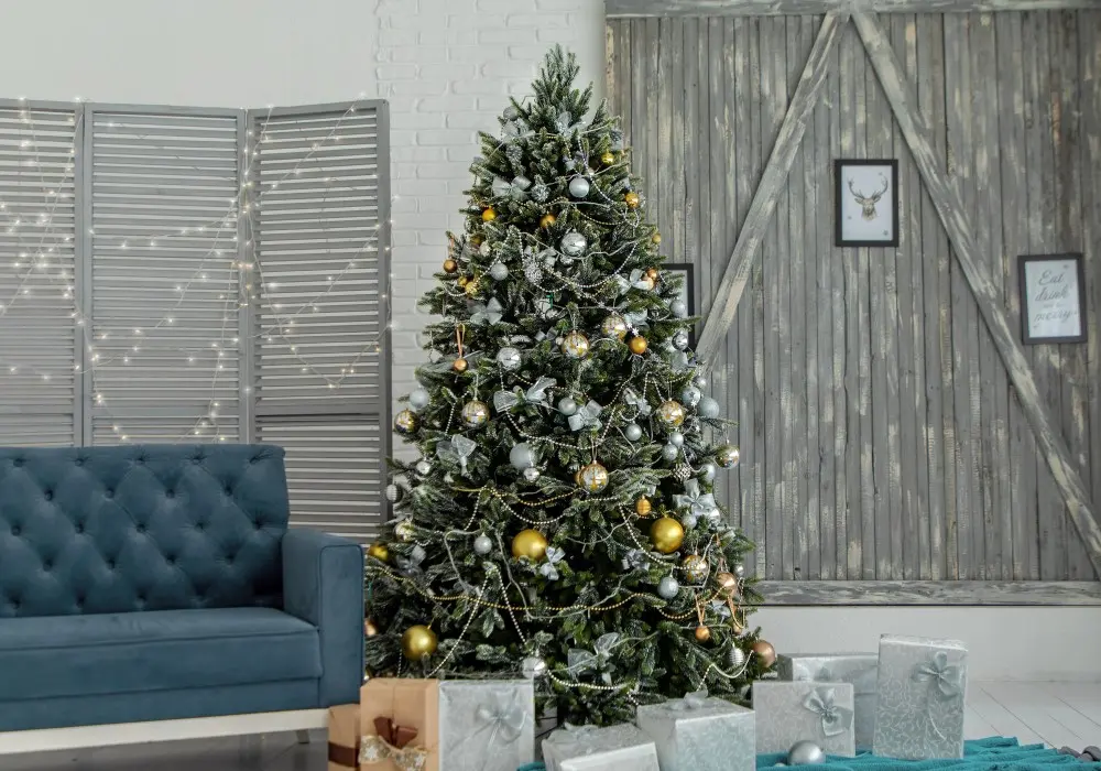 Fiori Natalizi: Idee creative per addobbare l'albero di Natale - Come infoltire l'albero di Natale fiori natalizi - Come infoltire l'albero di Natale