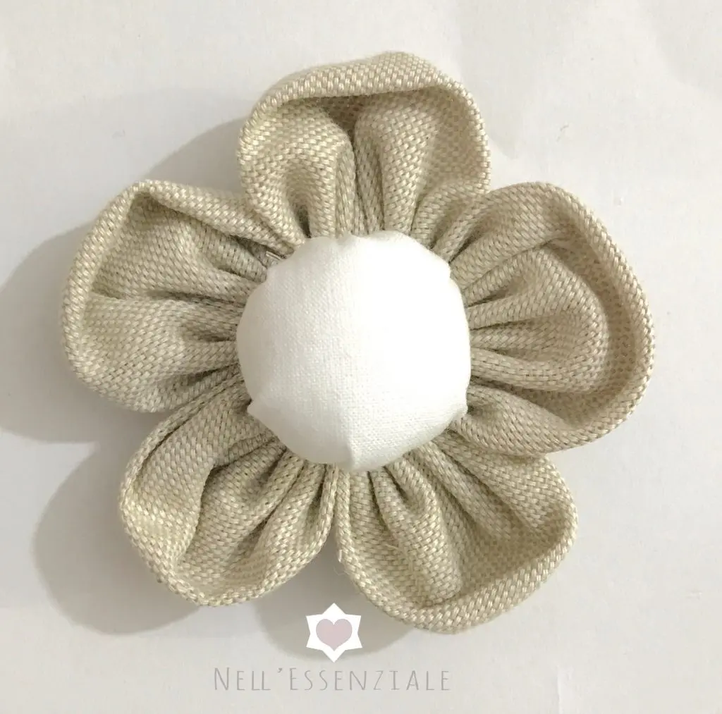 Fiori di stoffa: un tocco di eleganza per ogni occasione - Come pulire i fiori finti di seta fiori di stoffa - Come pulire i fiori finti di seta