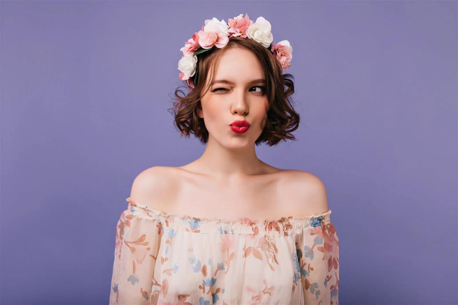 Vestito a Fiori: Abbinamenti e Accessori - Come rendere elegante un vestito a fiori vestito a fiori - Come rendere elegante un vestito a fiori