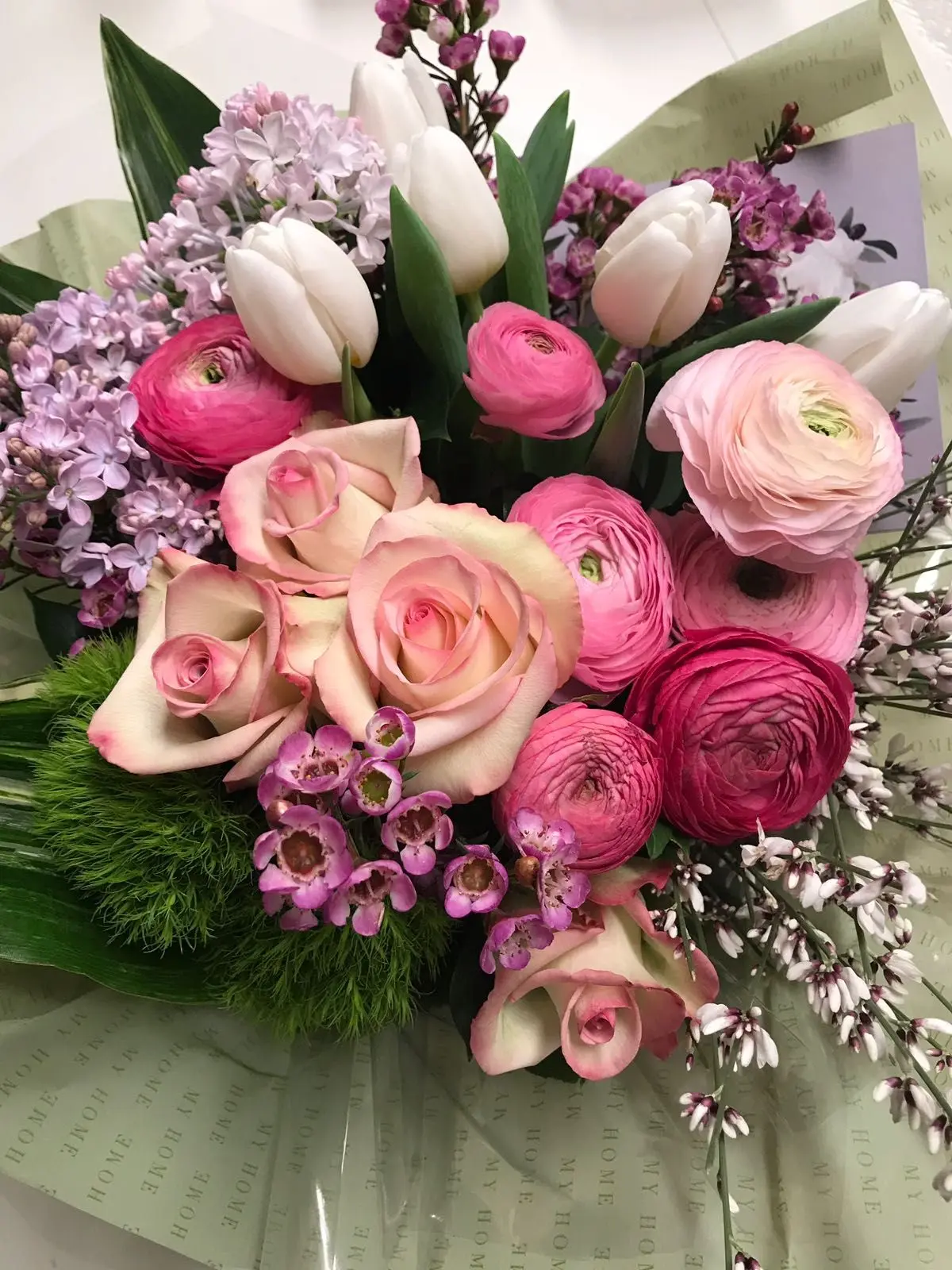 Mazzo di fiori compleanno: il regalo perfetto per festeggiare un compleanno speciale - Quali fiori per 18 anni ragazza mazzo di fiori compleanno - Quali fiori per 18 anni ragazza