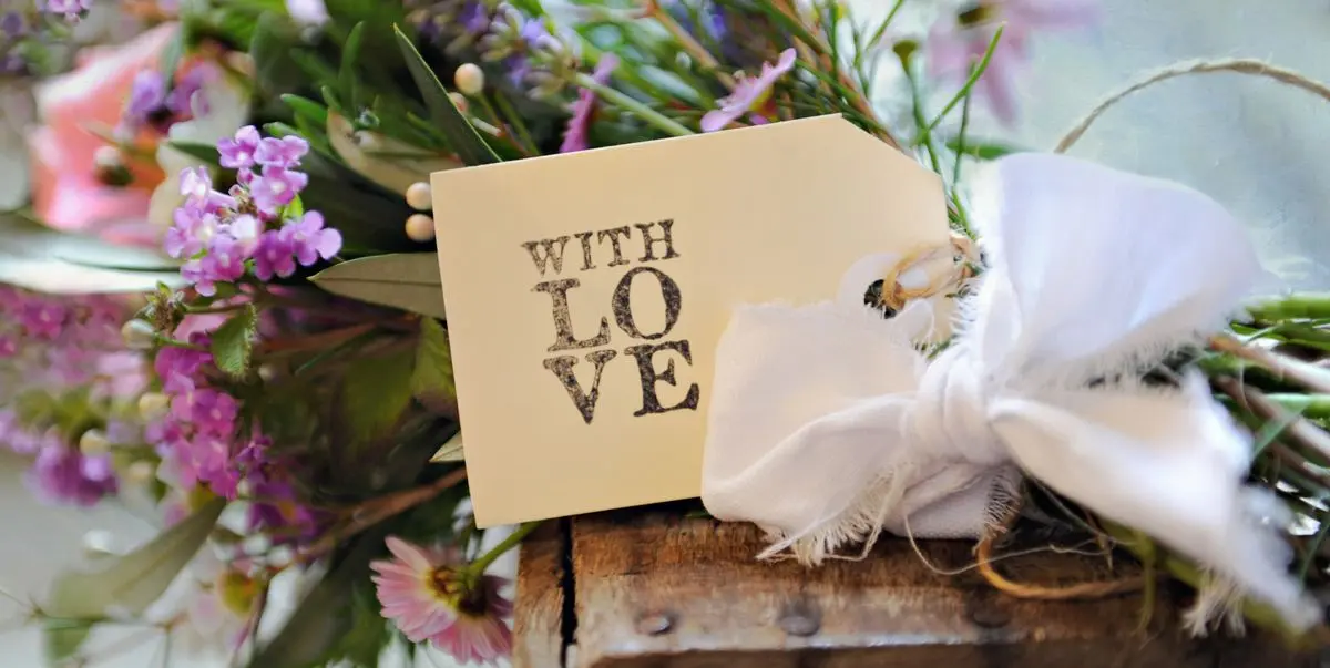 Dillo con un fiore: il linguaggio dei fiori per comunicare le emozioni - Quando non sai come dirlo Dillo con un fiore dillo con un fiore - Quando non sai come dirlo Dillo con un fiore
