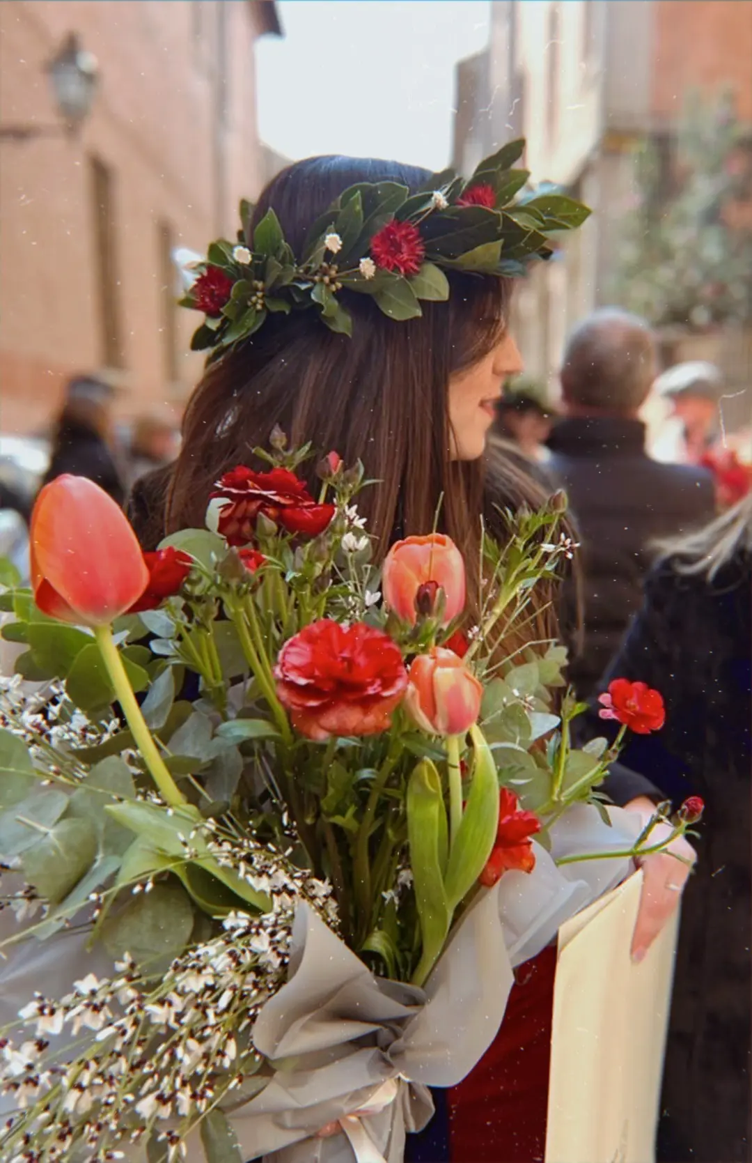 coroncina laurea con fiori - Che colore deve essere la corona di laurea