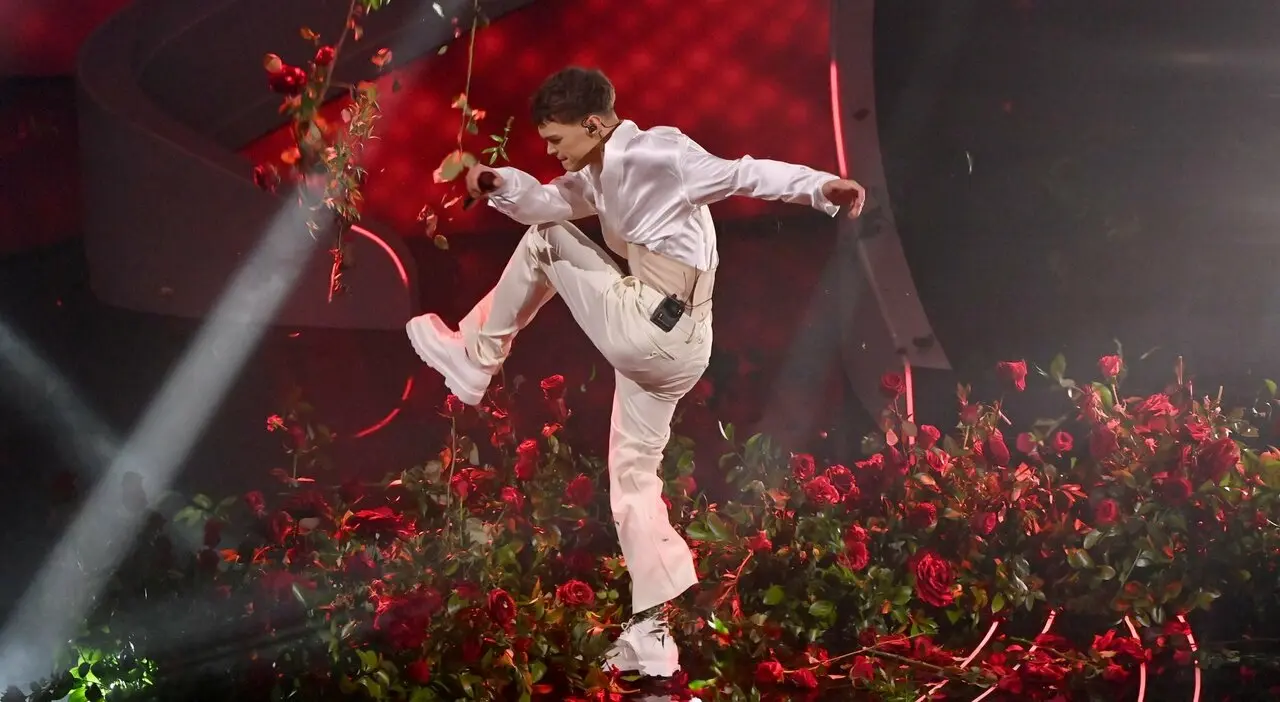 Blanco spacca fiori Sanremo: la verità sulla performance al Festival di Sanremo 2023 - Che cosa ha fatto Blanco a Sanremo blanco spacca fiori sanremo - Che cosa ha fatto Blanco a Sanremo