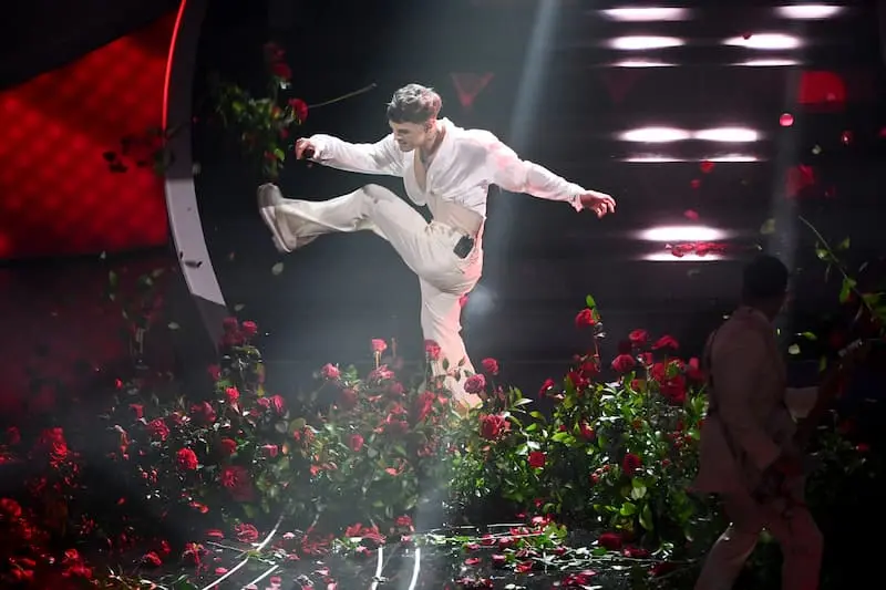 Rompe Fiori a Sanremo: La storia di un gesto controverso - Chi ha rotto i fiori a Sanremo rompe fiori a sanremo - Chi ha rotto i fiori a Sanremo