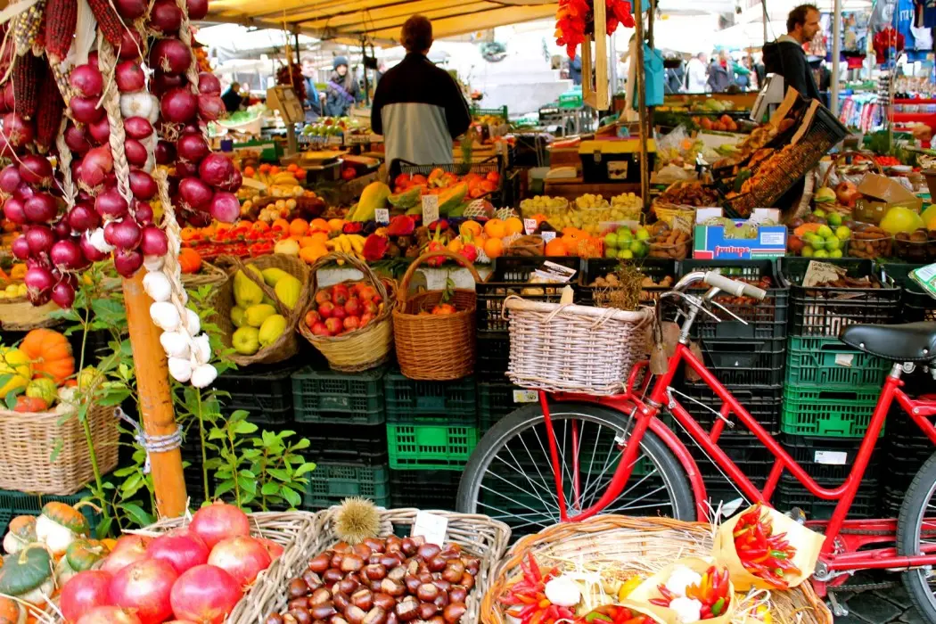 Mercadillo Campo di Fiori: il luogo perfetto per gli amanti dei fiori e dei prodotti locali - Come arrivare a Piazza Navona con la metro mercadillo campo di fiori - Come arrivare a Piazza Navona con la metro