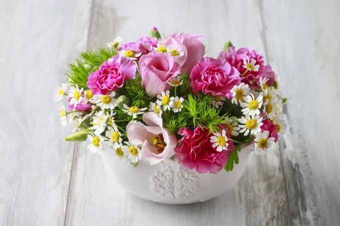 Centrotavola con fiori freschi fai da te - Come conservare un centrotavola di fiori freschi centrotavola con fiori freschi fai da te - Come conservare un centrotavola di fiori freschi