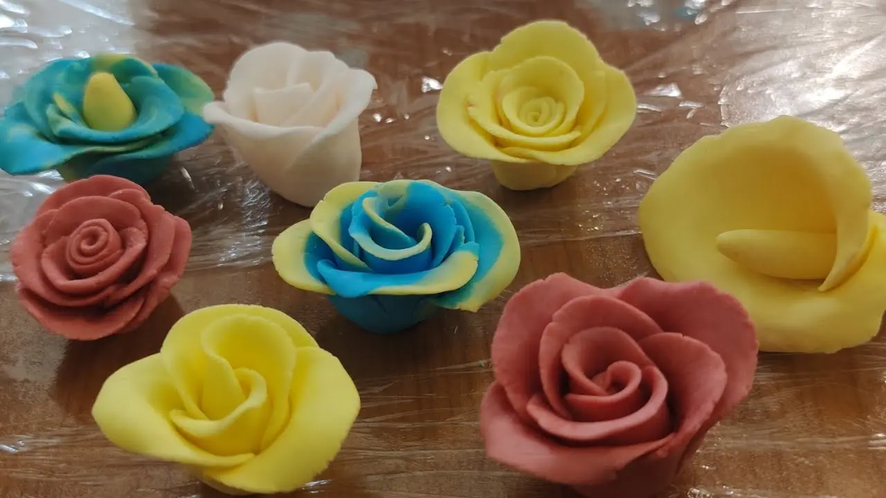 Fiori in pasta di zucchero facili: come realizzarli con semplicità - Come far indurire la PDZ fiori pasta di zucchero facili - Come far indurire la PDZ