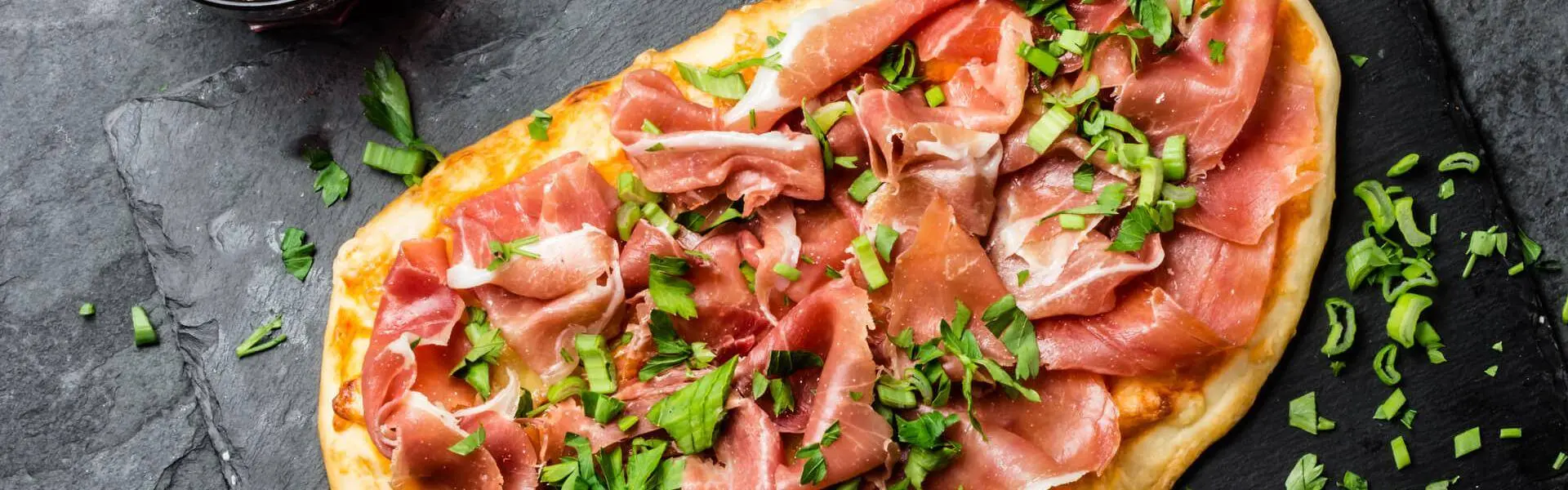 Pizza con Fiori di Zucca e Prosciutto Cotto: Una Delizia Estiva - Come mettere il crudo sulla pizza pizza con fiori di zucca e prosciutto cotto - Come mettere il crudo sulla pizza