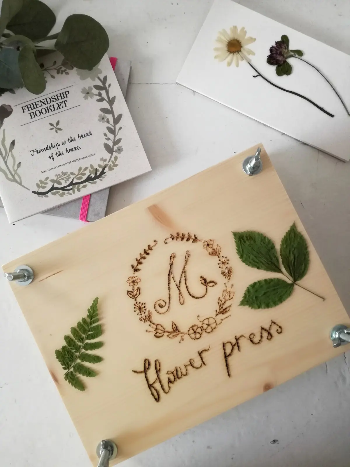 pressa per fiori fai da te - Come pressare le foglie