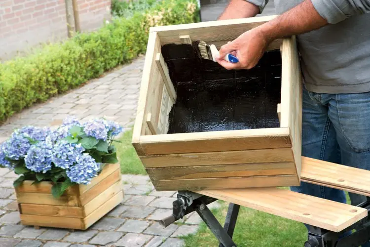 costruire fioriere fai da te - Come riempire fioriera in legno