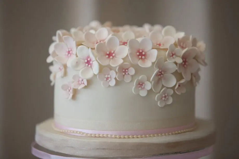 Fiori di pasta di zucchero: come conservarli e utilizzarli per decorare le torte - Come si conservano i fiori di pasta di zucchero fiori di pasta di zucchero - Come si conservano i fiori di pasta di zucchero