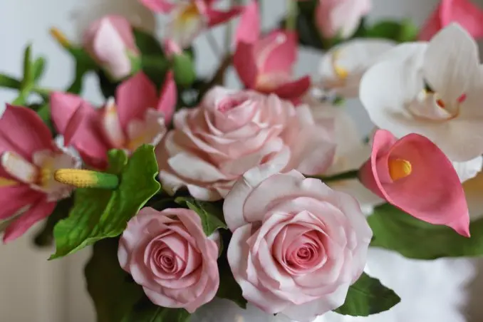 Fiori di pasta di zucchero: come conservarli e utilizzarli per decorare le torte - Come si fa a rendere lucida la pasta di zucchero fiori di pasta di zucchero - Come si fa a rendere lucida la pasta di zucchero