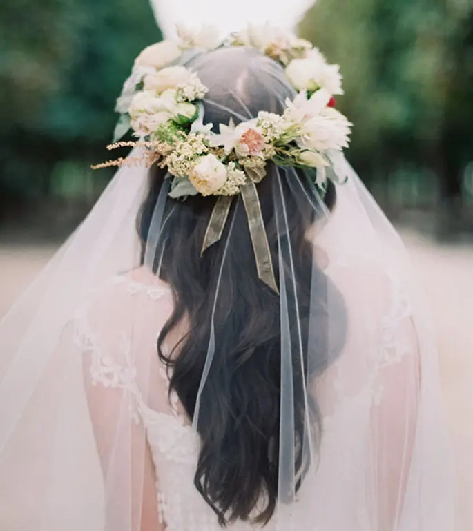 Acconciature sposa con fiori e velo: la perfetta combinazione per un look da sogno - Come si mette il velo alla sposa acconciature sposa con fiori e velo - Come si mette il velo alla sposa