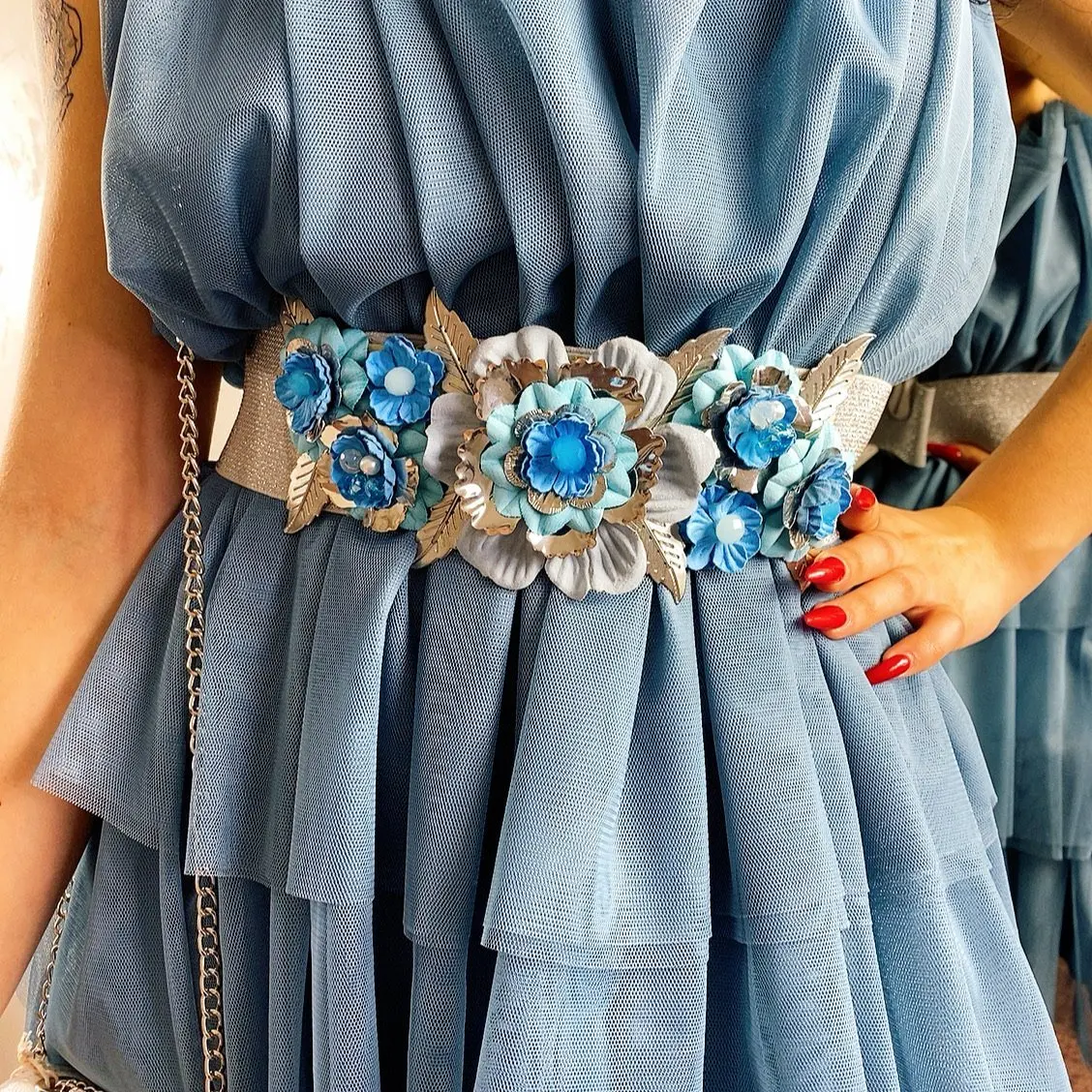 Come indossare una cintura con fiori: stile e tendenze