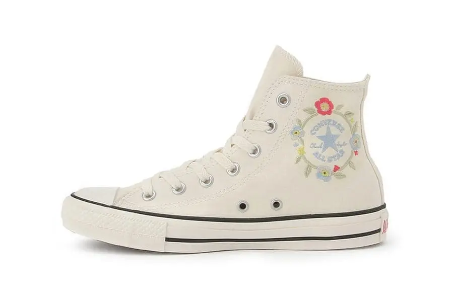 Converse con i fiori: Un must per gli amanti della moda - Come si portano le Converse alte converse con i fiori - Come si portano le Converse alte