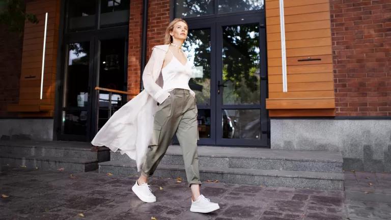 Pantaloni a Fiori: Un'esplosione di Stile e Femminilità - Come sono i pantaloni a carota pantalone a fiori - Come sono i pantaloni a carota