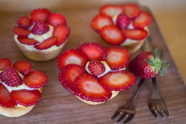 fragola tagliata a fiore - Come tagliare una fragola a forma di ventaglio