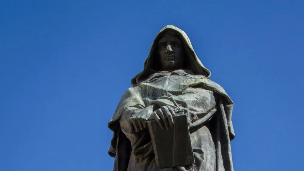 Giordano Bruno: il suo pensiero e il Campo dei Fiori - Cosa c'è scritto sotto la statua di Giordano Bruno giordano bruno campo dei fiori - Cosa c'è scritto sotto la statua di Giordano Bruno