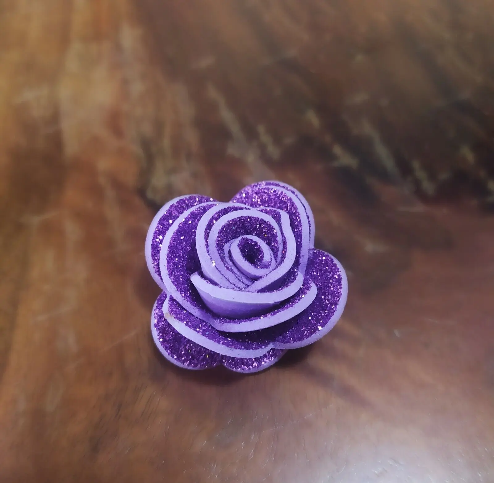 Fiori con gomma crepla glitterata: Aggiungi un tocco brillante alle tue creazioni floreali - Cosa fare con la carta Brillantinata fiori con gomma crepla glitterata - Cosa fare con la carta Brillantinata