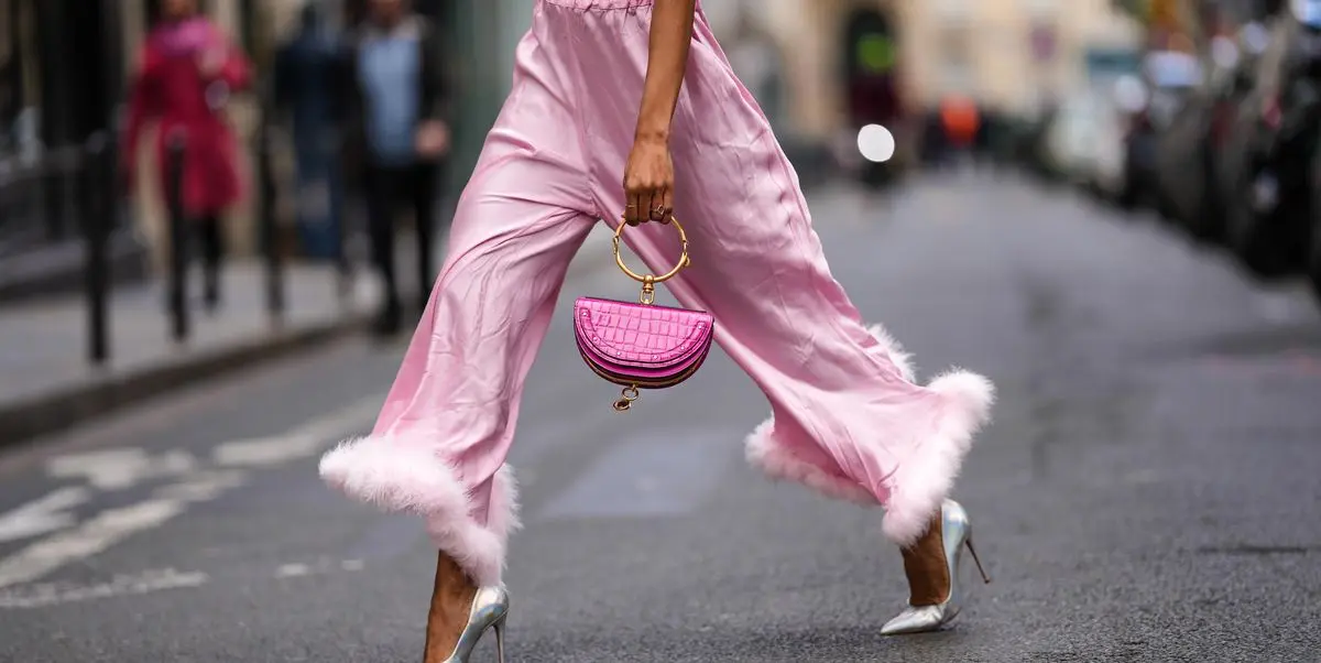 pantaloni a fiori come abbinarli - Cosa indossare con pantaloni rosa