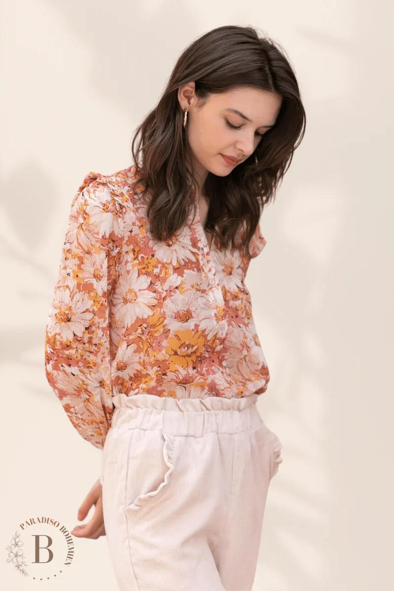 Camicia a fiori donna: eleganza e freschezza in un solo capo - Dove sono i bottoni nella camicia da donna camicia a fiori donna - Dove sono i bottoni nella camicia da donna