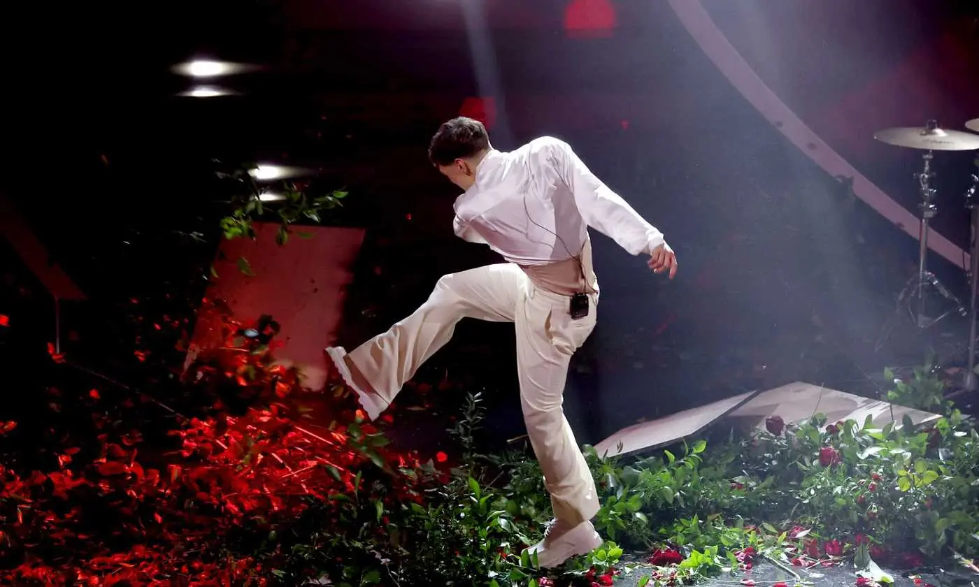 Perché Blanco spacca i fiori? - Perché Blanco ha distrutto le rose blanco spacca i fiori - Perché Blanco ha distrutto le rose