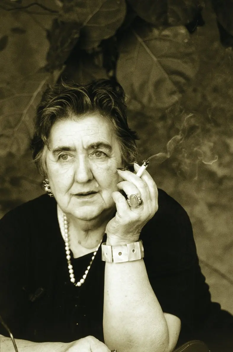 Fiore di Poesia Alda Merini: Una Vita Romanzesca e un Talento Invidiabile - Perché la Merini è stata in manicomio fiore di poesia alda merini - Perché la Merini è stata in manicomio