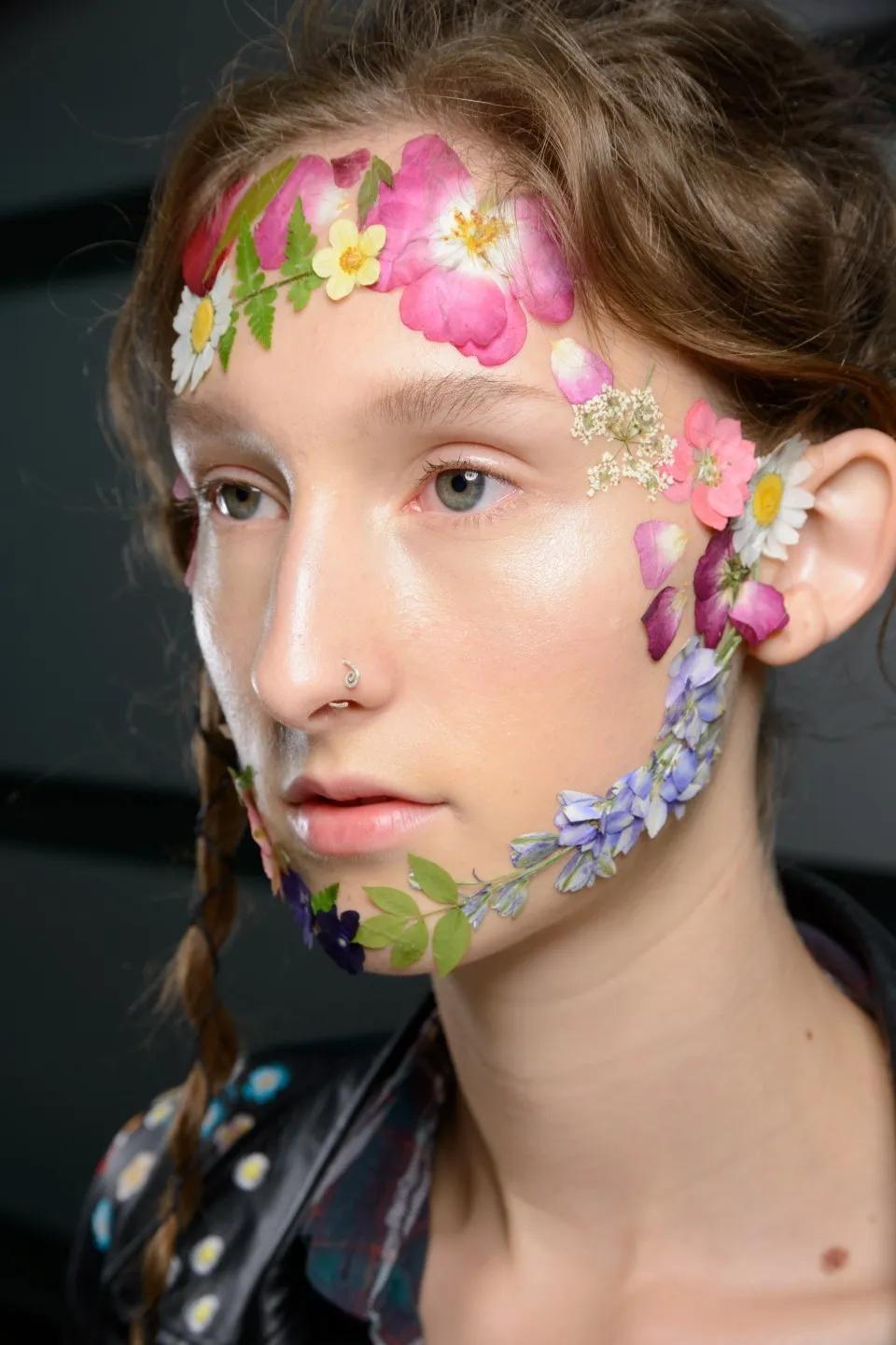 trucco fiore - Qual'è l'ordine giusto per truccarsi