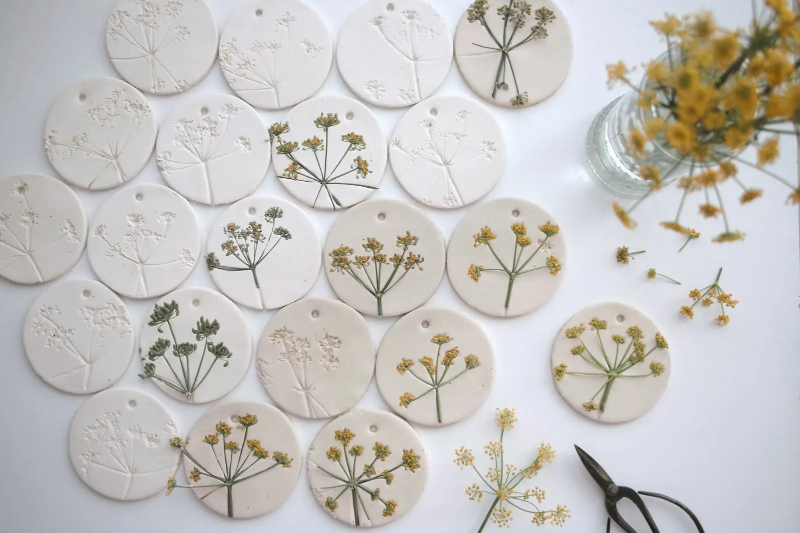 Fiori con il Das: Un modo creativo per decorare la tua casa - Quali colori usare per dipingere il das fiori con il das - Quali colori usare per dipingere il das