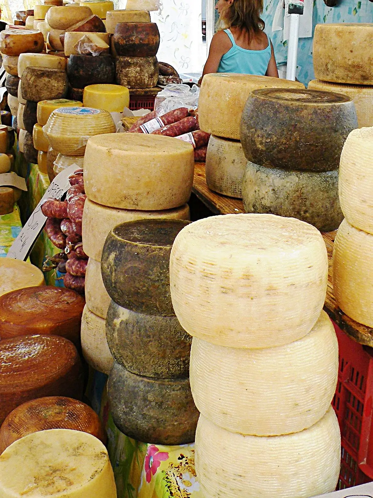 Fiore Sardo: Il formaggio pecorino della Barbagia di Ollolai - Quali sono i formaggi tipici sardi fiore sardo - Quali sono i formaggi tipici sardi