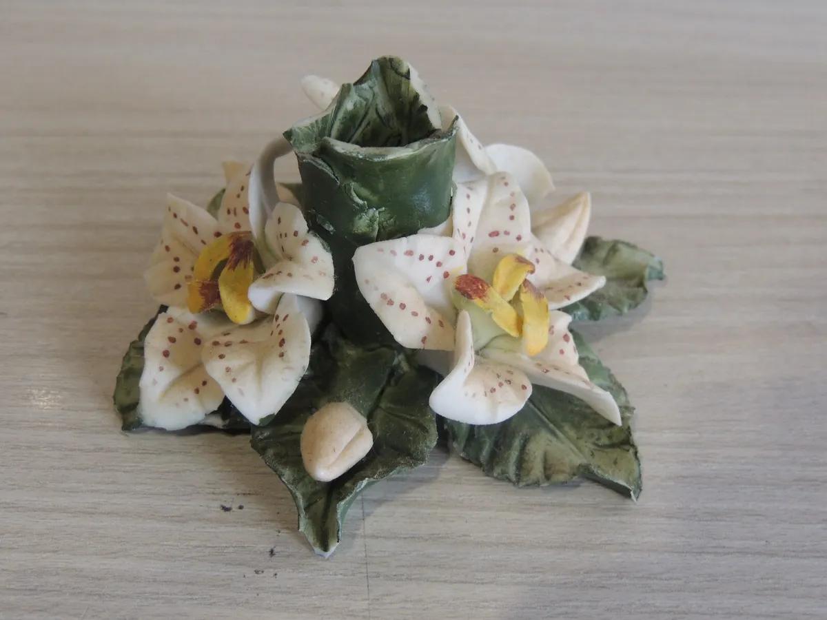 Fiori Porcellana: Un'arte delicata e preziosa - Quali sono le porcellane di valore fiori porcellana - Quali sono le porcellane di valore