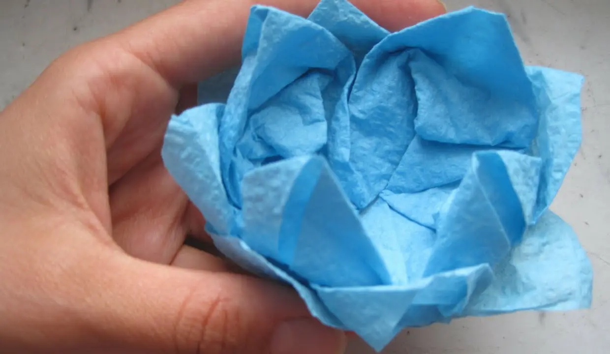 Fiore con fazzoletto di carta: un'idea creativa per decorare - Quando è nato il fazzoletto di carta fiore con fazzoletto di carta - Quando è nato il fazzoletto di carta