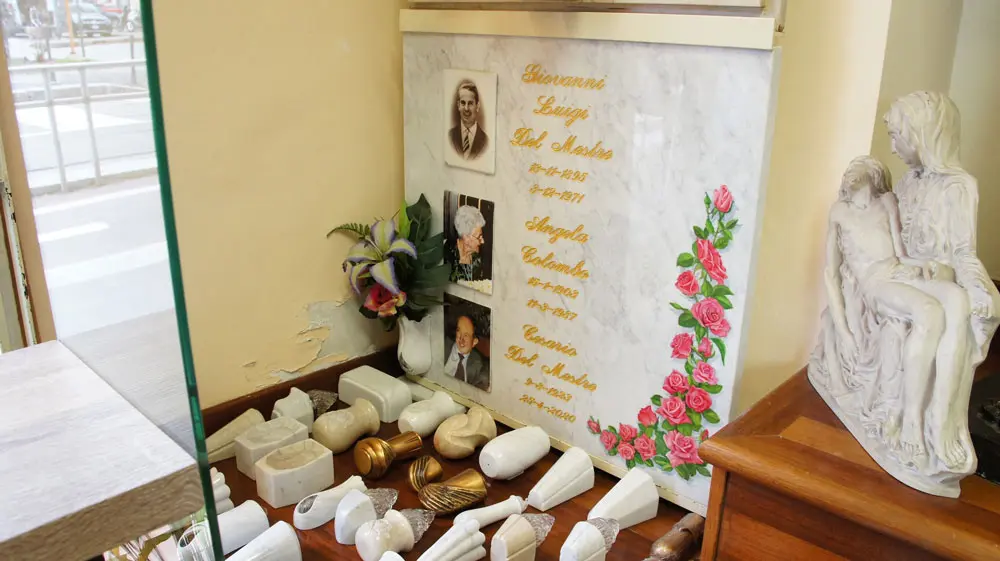 Fiori Incisi su Lapidi: Prezzi e Informazioni Utili - Quanto costa una lettera incisa sul marmo fiori incisi su lapidi prezzi - Quanto costa una lettera incisa sul marmo