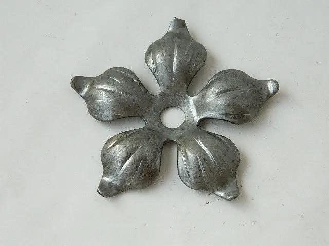 fiori in ferro battuto per ringhiere - Quanto costa una ringhiera in ferro per esterno