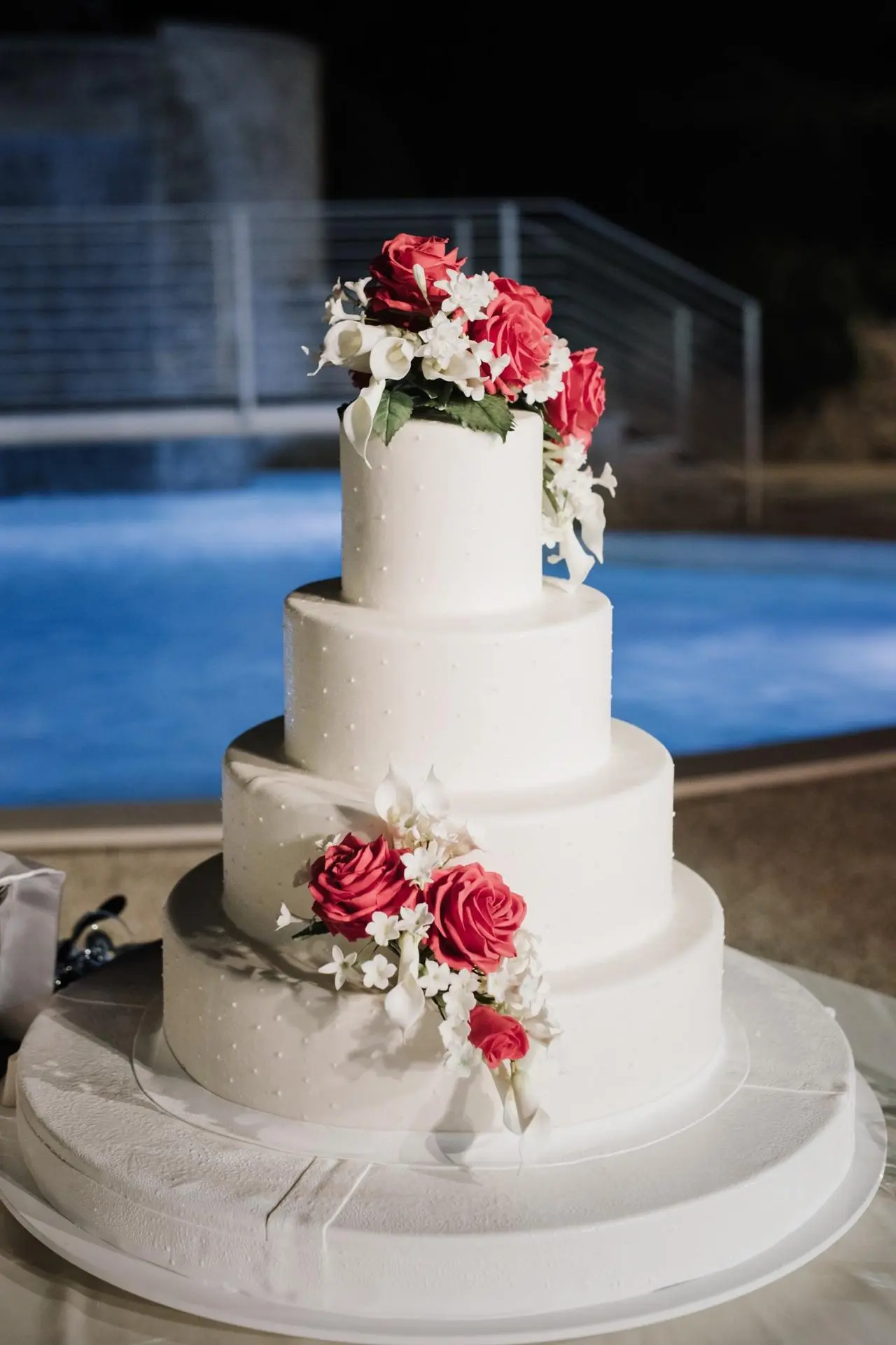 Torta nuziale con fiori freschi: Un toque natural y romántico para tu boda - Quanto costa una torta nuziale per 50 persone torta nuziale con fiori freschi - Quanto costa una torta nuziale per 50 persone