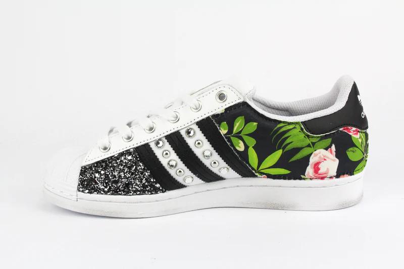 Adidas Superstar con i fiori: la fusione perfetta tra stile e natura - Quanto costano le Adidas Superstar adidas superstar con i fiori - Quanto costano le Adidas Superstar
